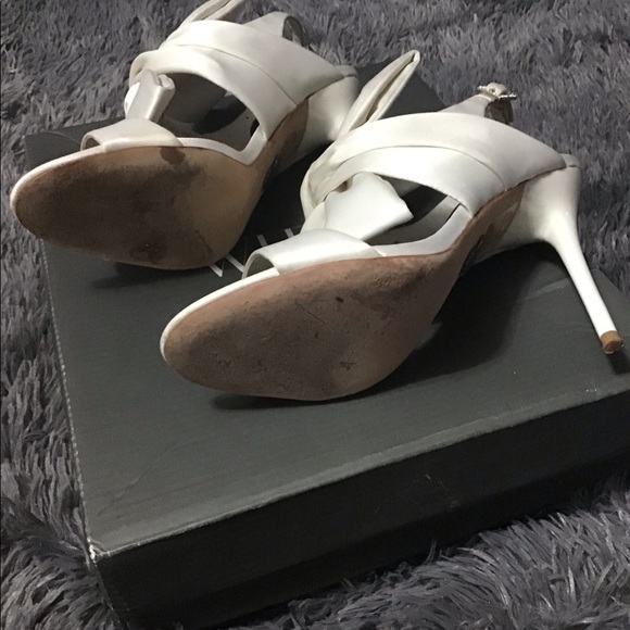 Vera Wang “White” Bow heels 8.5 EUC Rare - Picture 3 of 8